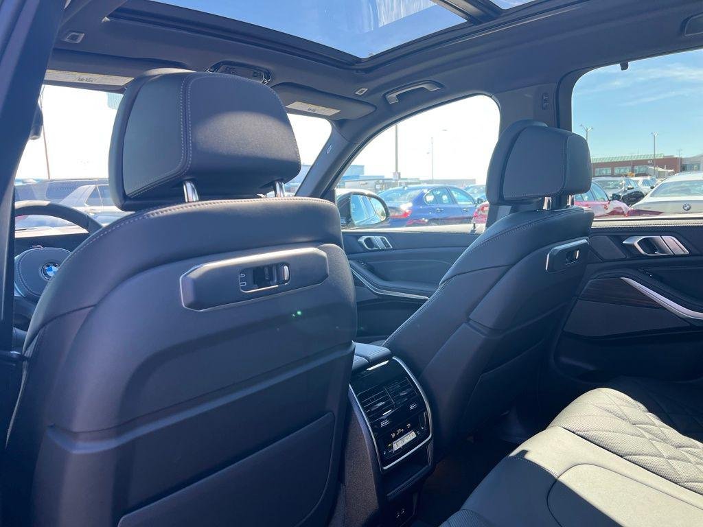 New 2026 Black Sapphire Metallic BMW xDrive40i image 24