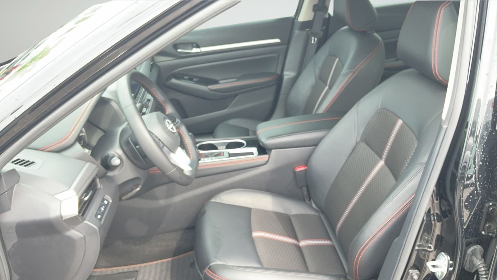 Used 2025 Super Black Nissan 2.5 SR image 31