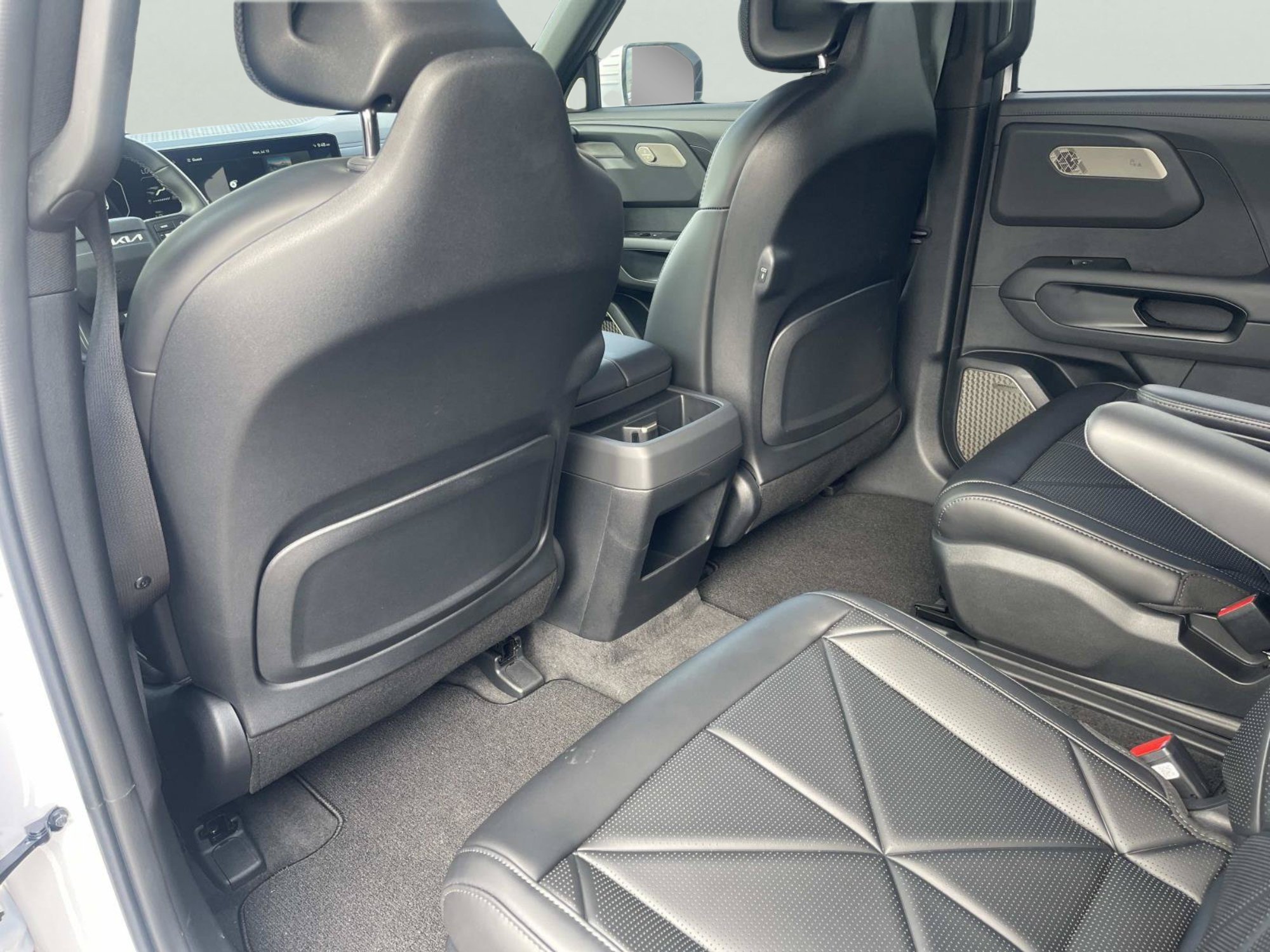 New 2027 Glacial White Pearl Kia SX image 16