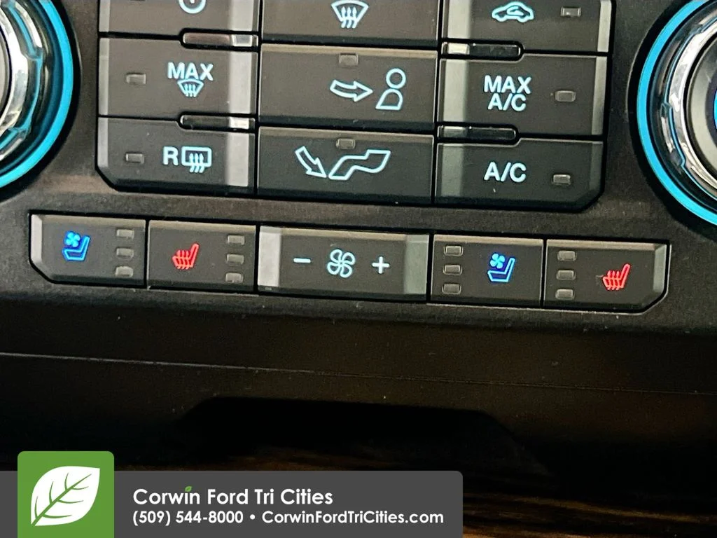 Used 2020 Magnetic Metallic Ford Lariat image 23
