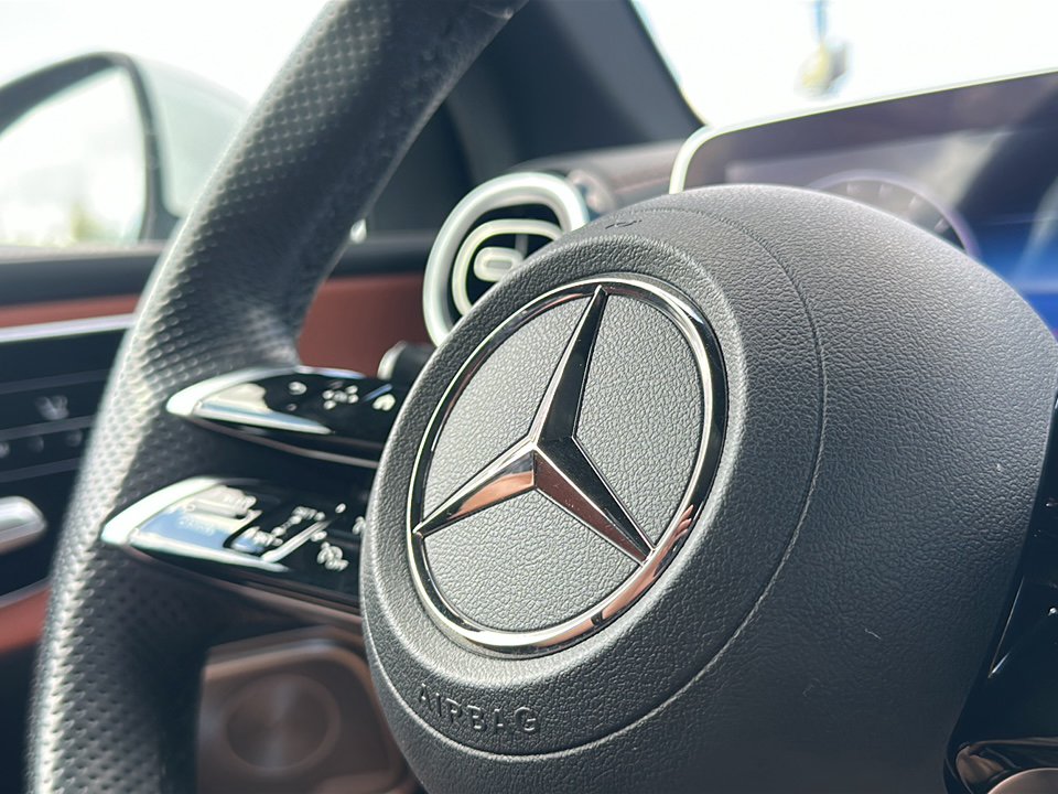Used 2024 Polar White Mercedes-Benz 4MATIC® SUV image 32