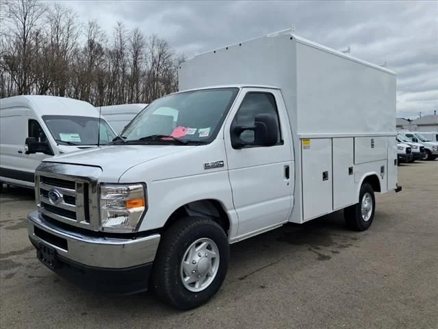 2025 Ford E-Series SRW E-350 Super Duty 138 in WB's photo