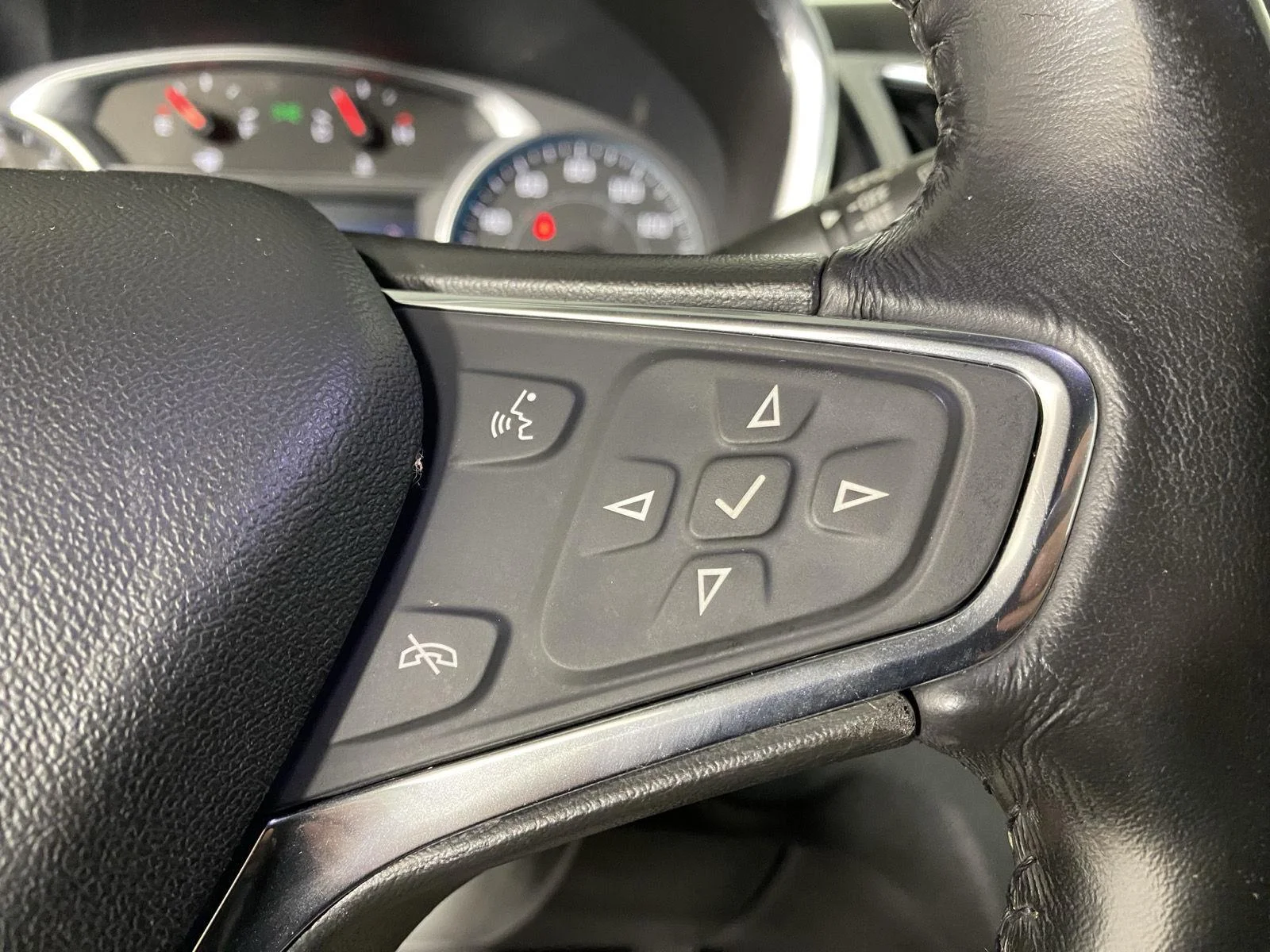 Used 2019 Cajun Red Tintcoat Chevrolet LT image 17
