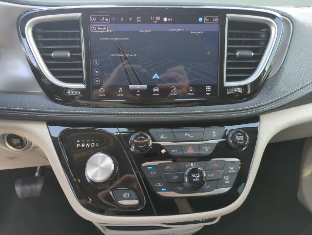 Used 2024 White Chrysler Select image 35