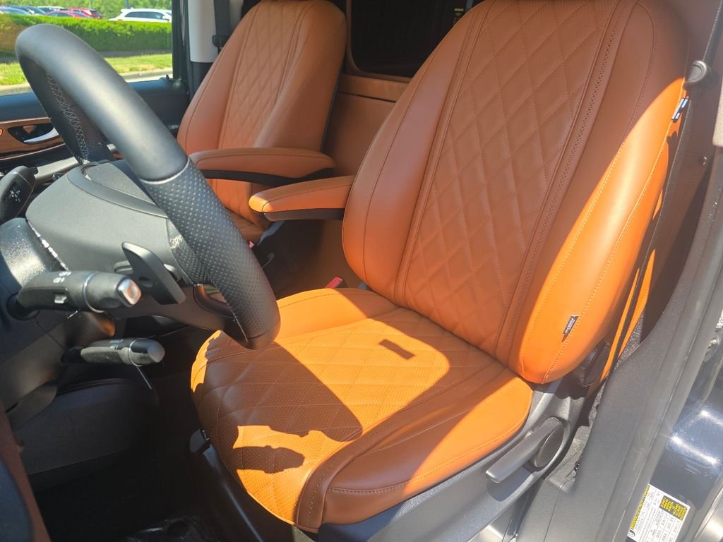 Used 2023  Mercedes-Benz Passenger image 25