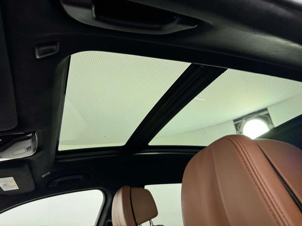 Used 2026 White BMW M60i image 31