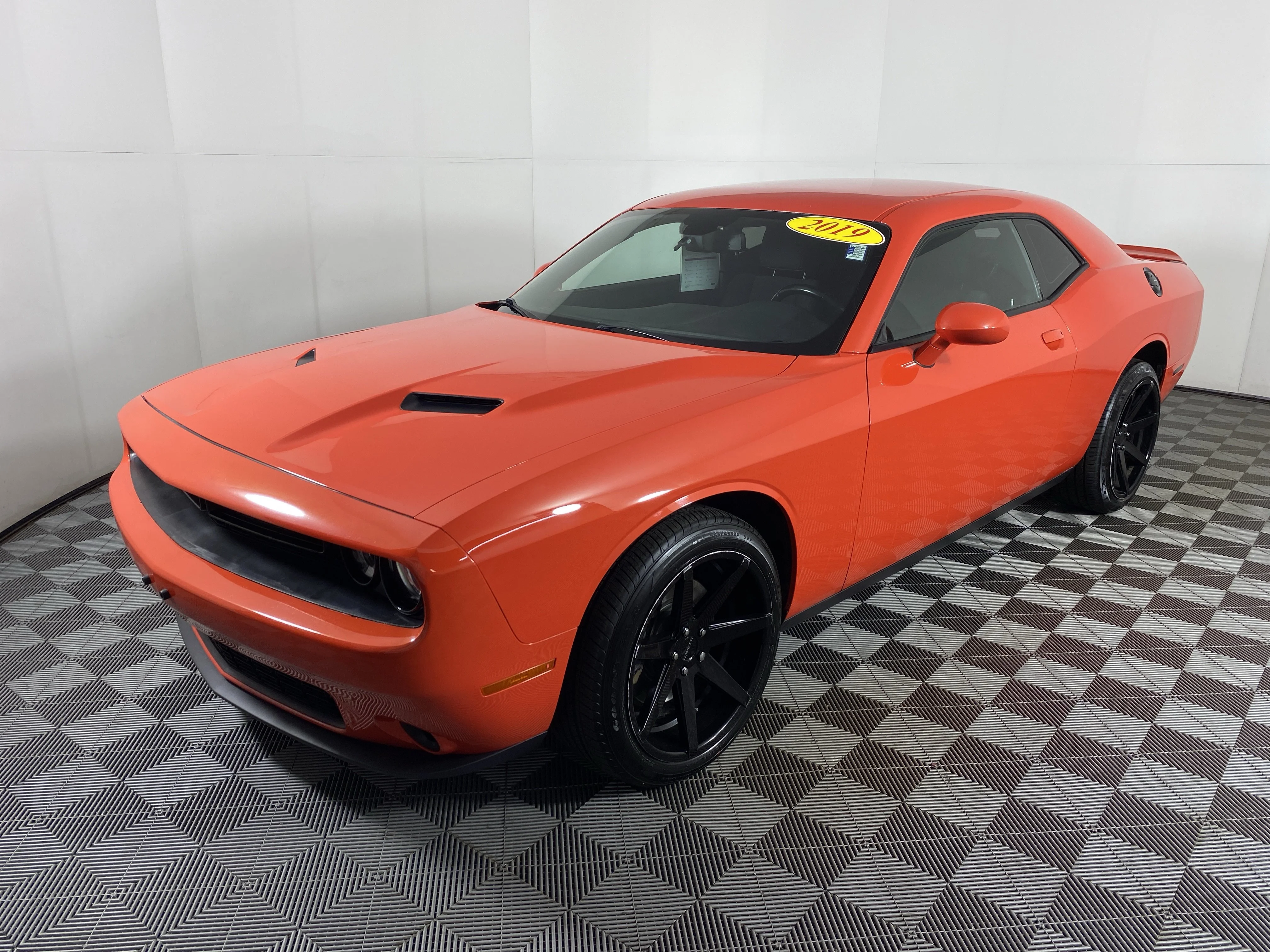 Used 2019 Go Mango Dodge SXT image 8