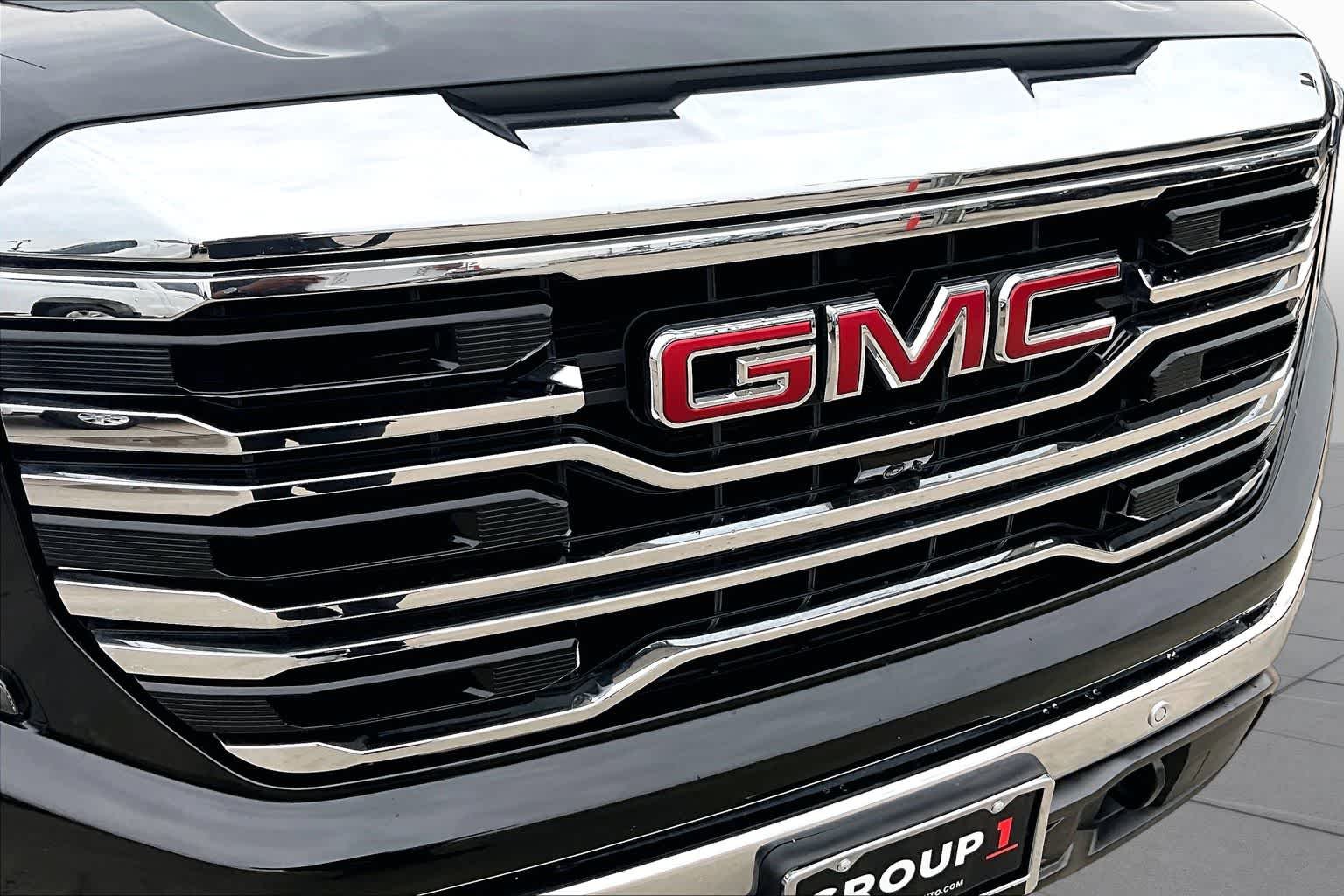 Used 2026 Onyx Black GMC SLT image 30
