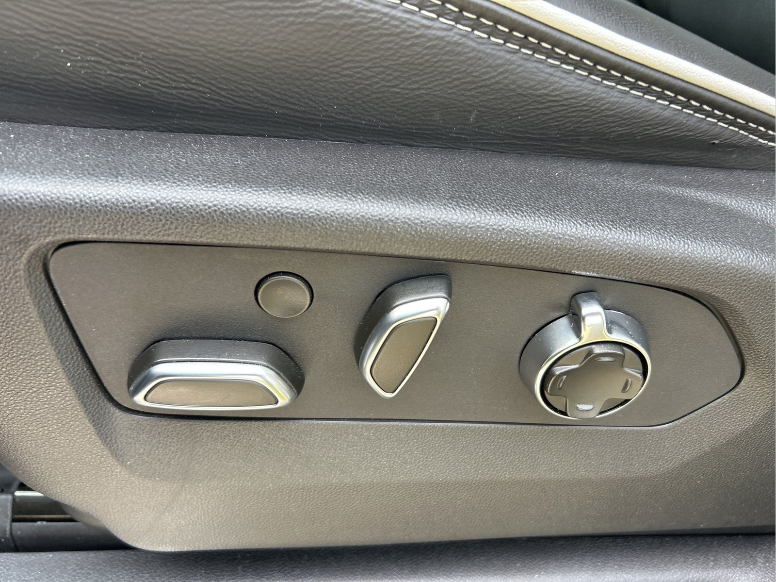 Used 2024 Gray GMC AT4X image 28