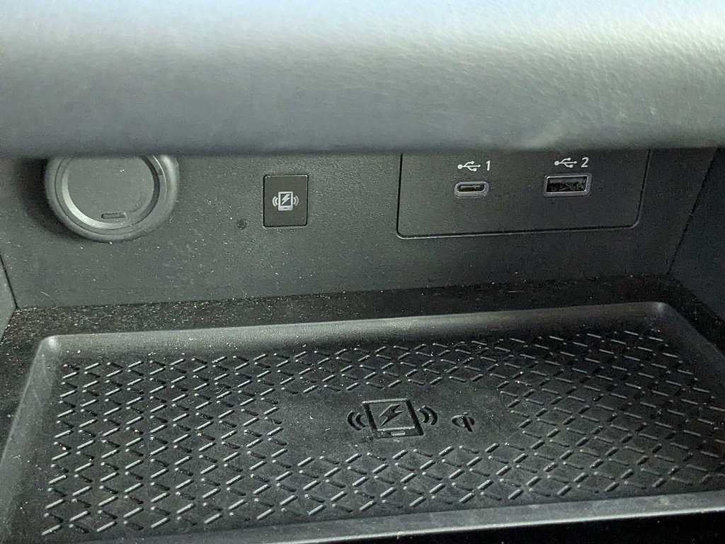 Used 2025 Gun Metallic Nissan Platinum image 24