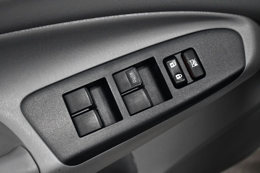 Used 2015 Super White Toyota Base image 13