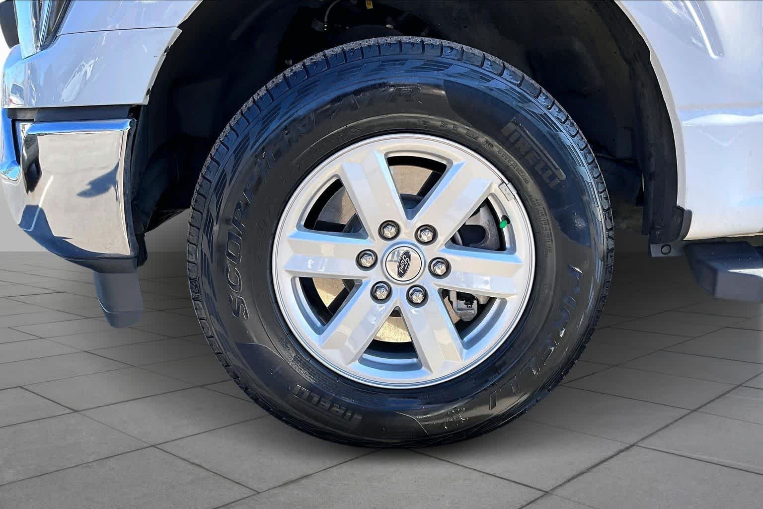 Used 2023 Oxford White Ford XL image 29