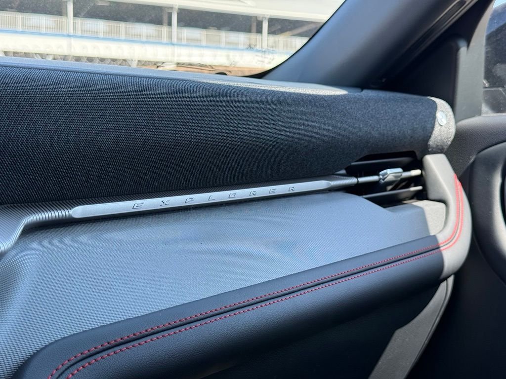 New 2026 Agate Black Metallic Ford ST-Line image 9