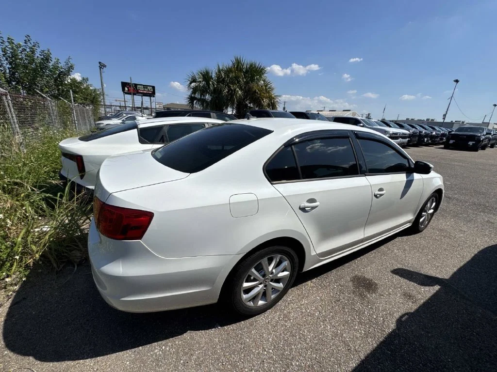 Used 2012 White Volkswagen 2.5L SE image 15