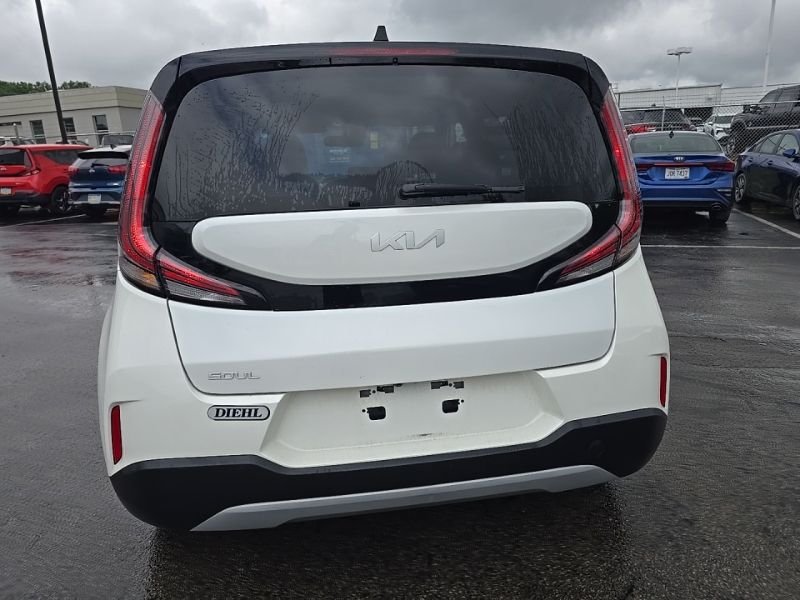 Used 2024 White Kia LX image 7