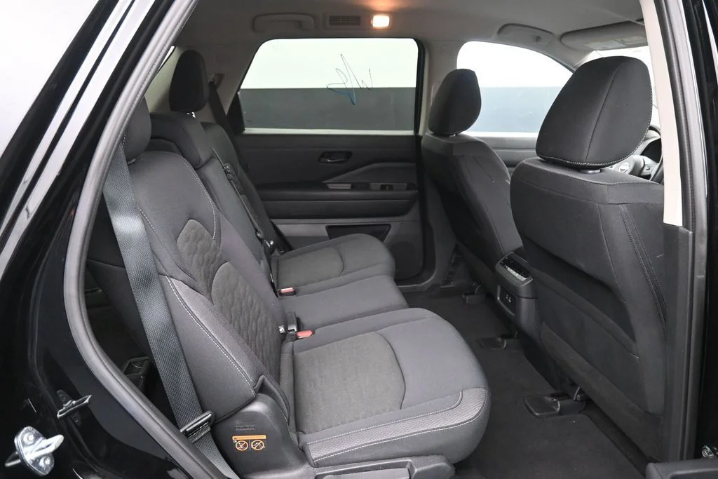 2025 Nissan Pathfinder SV - Photo 13