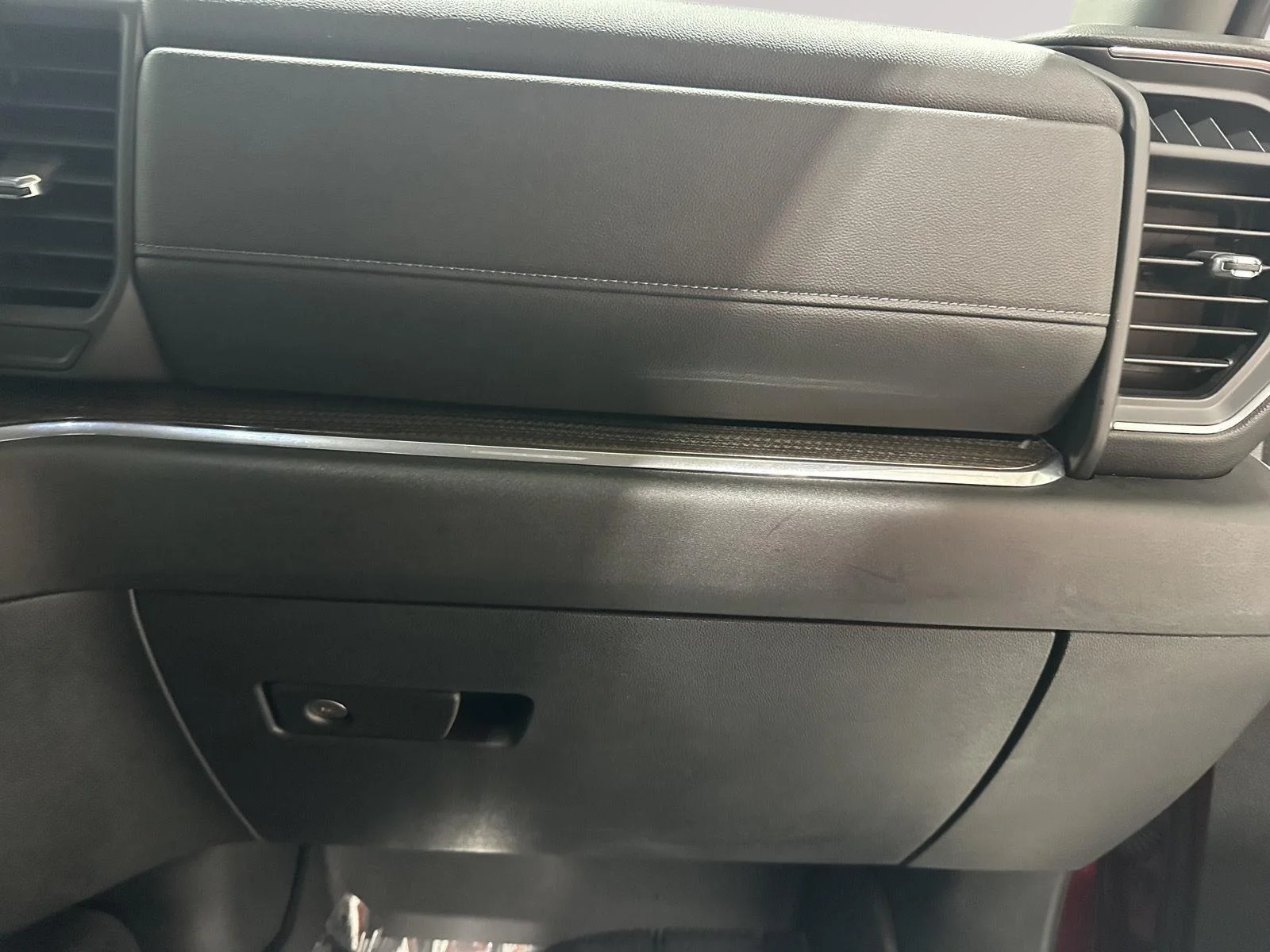 Used 2023 RADIANT RED TINTCOAT Chevrolet LT image 27