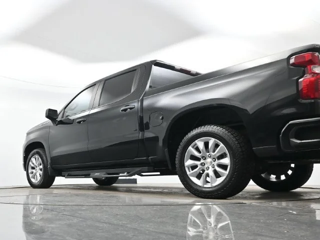 Used 2023 BLACK Chevrolet Custom image 27