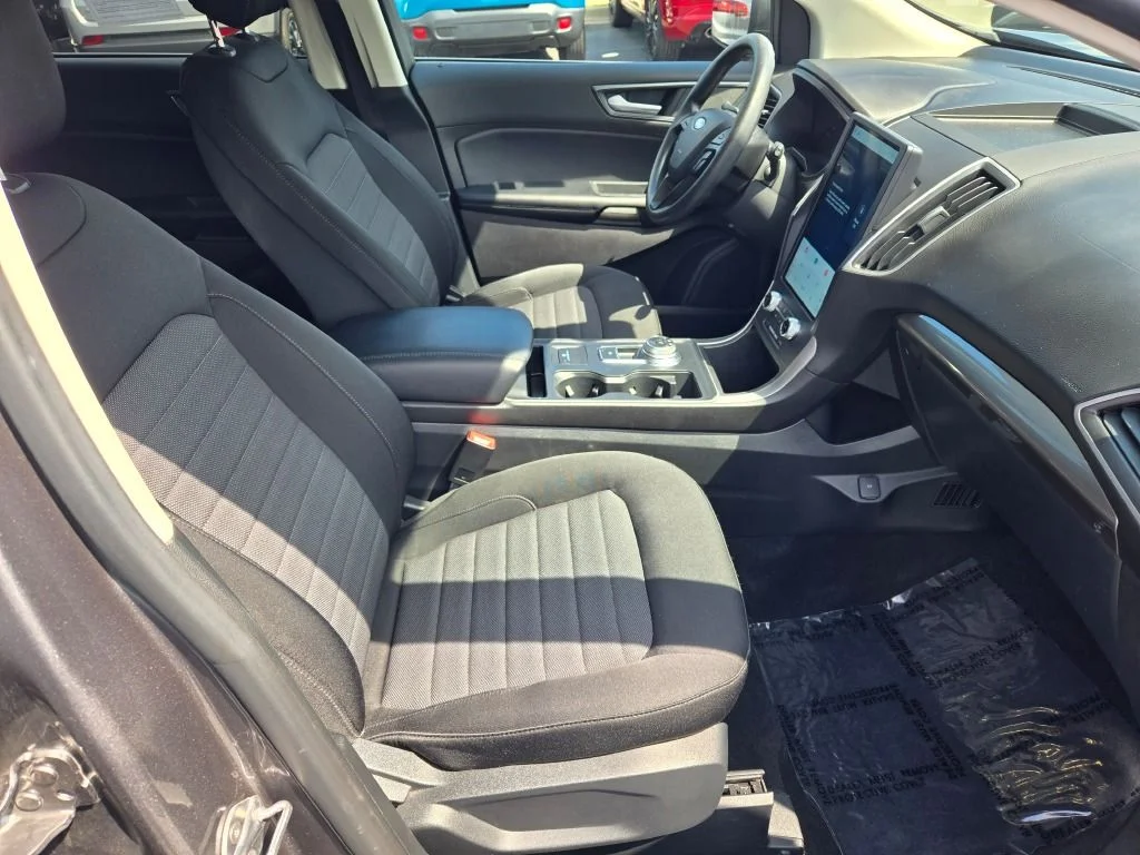 Used 2022 Gray Metallic Ford SE image 5