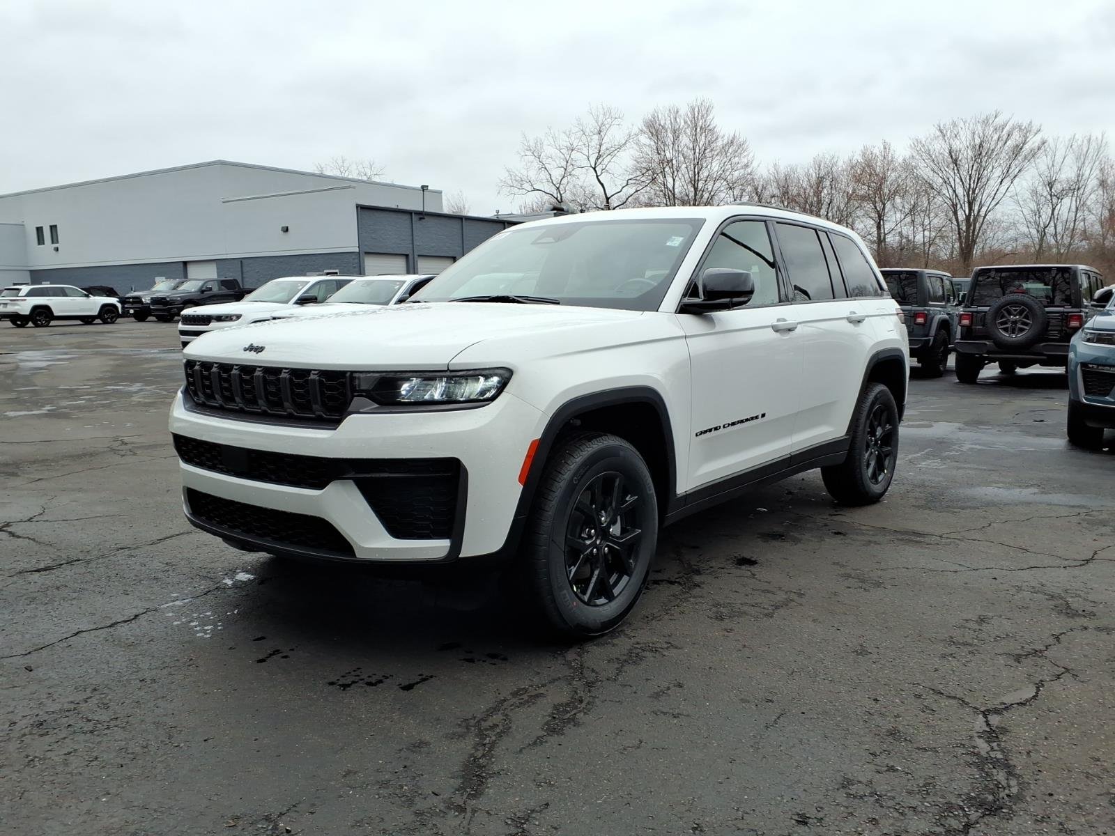 New 2026 Bright White Clear-Coat Exterior Paint Jeep Altitude image 7