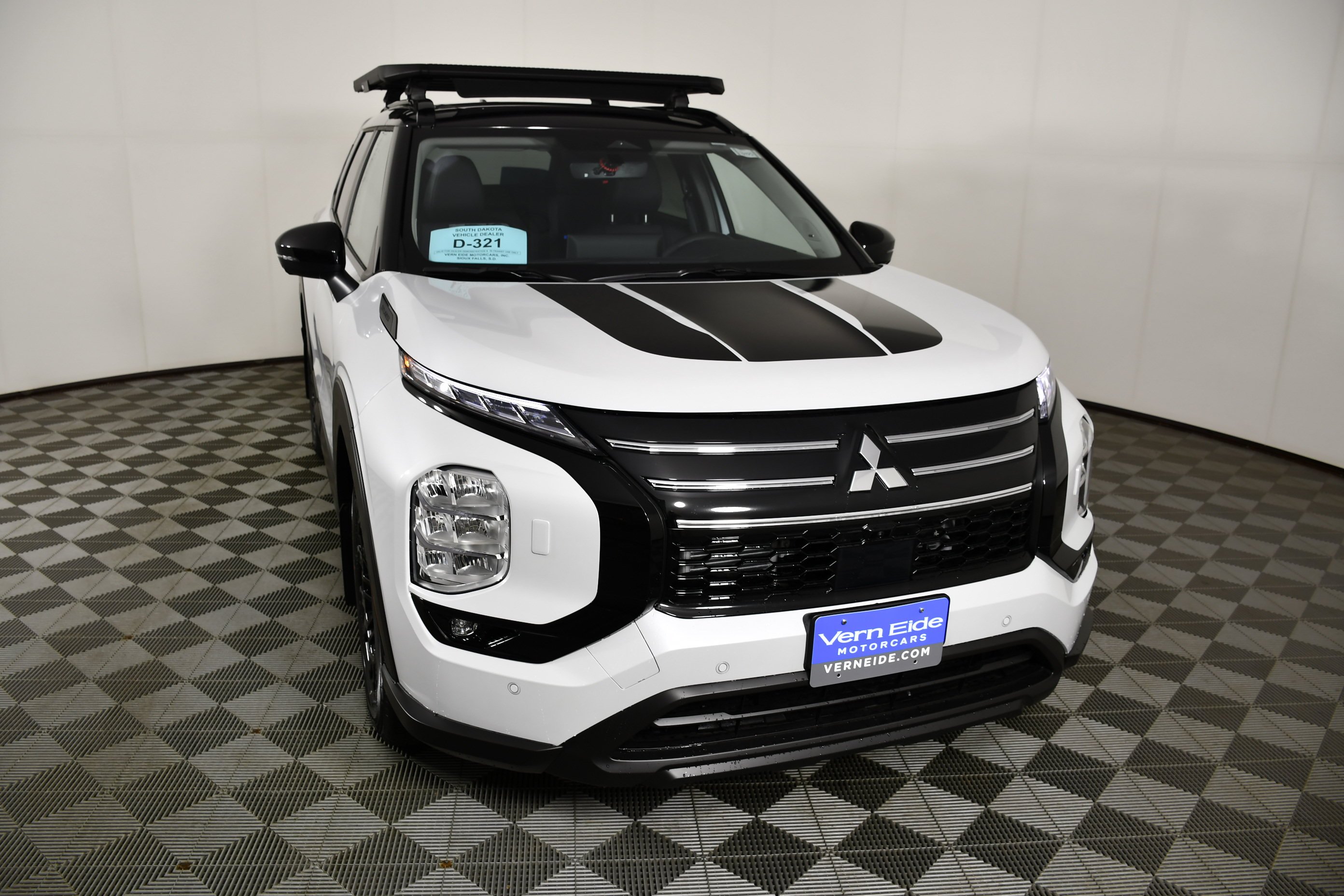 New 2026 White Diamond/Black Roof Mitsubishi TRAIL EDITION S-AWC image 3