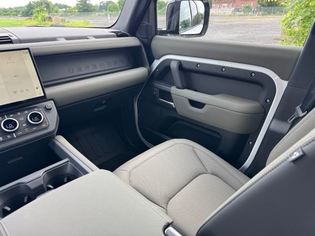 New 2026 Fuji White Land Rover S image 12