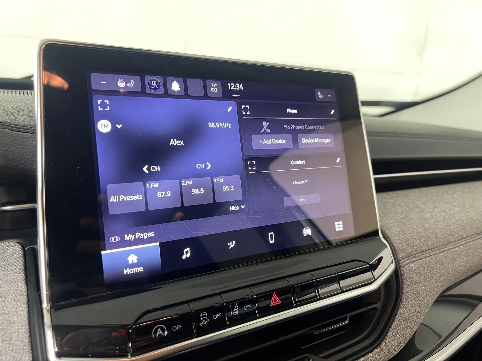 Used 2022  Jeep Latitude image 13