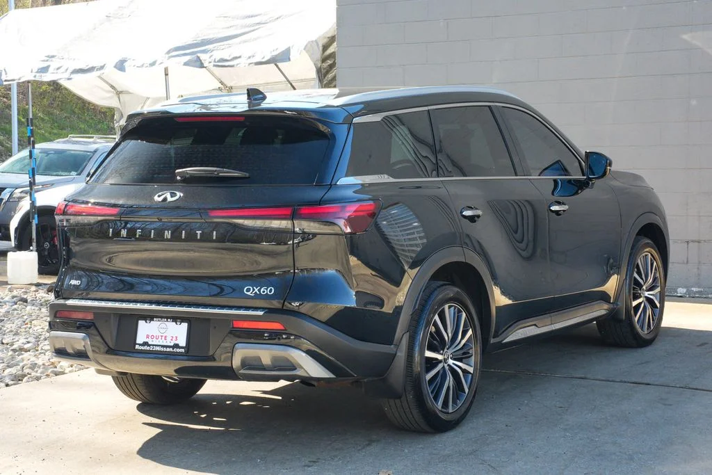 Used 2023 Black INFINITI Sensory image 7