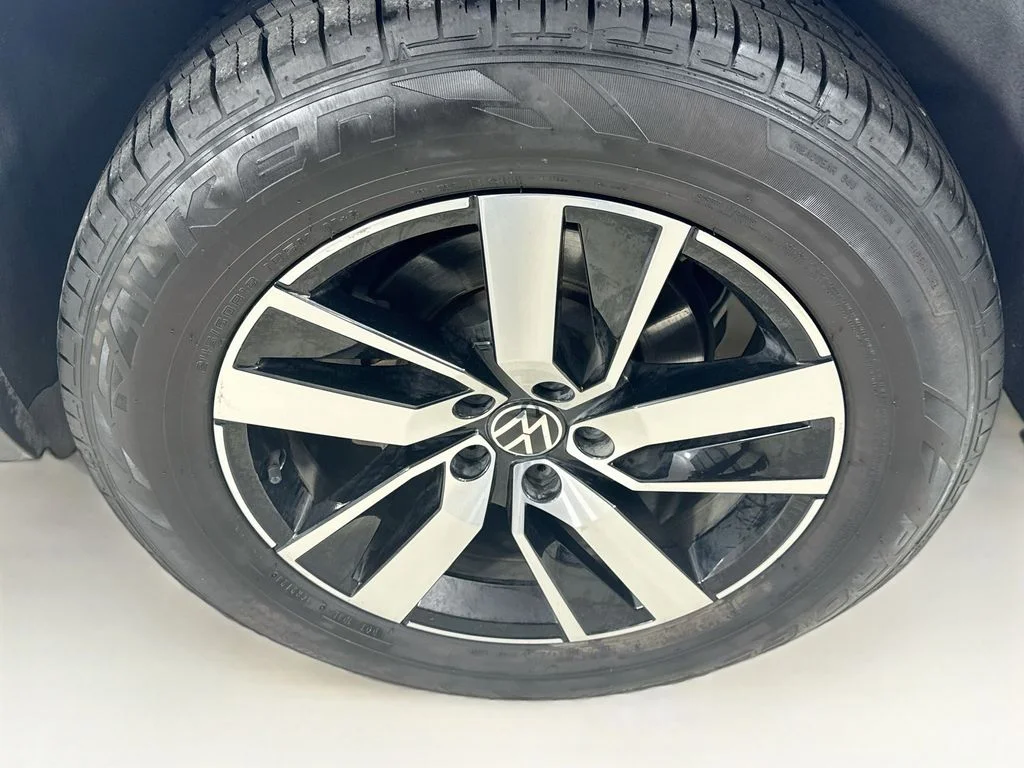 Used 2022 Silver Volkswagen 2.0T SE image 39