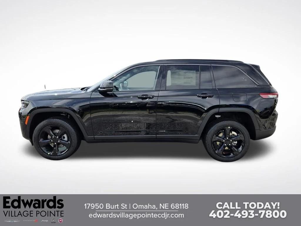 New 2026 Diamond Black Crystal Pearlcoat Jeep Limited image 6