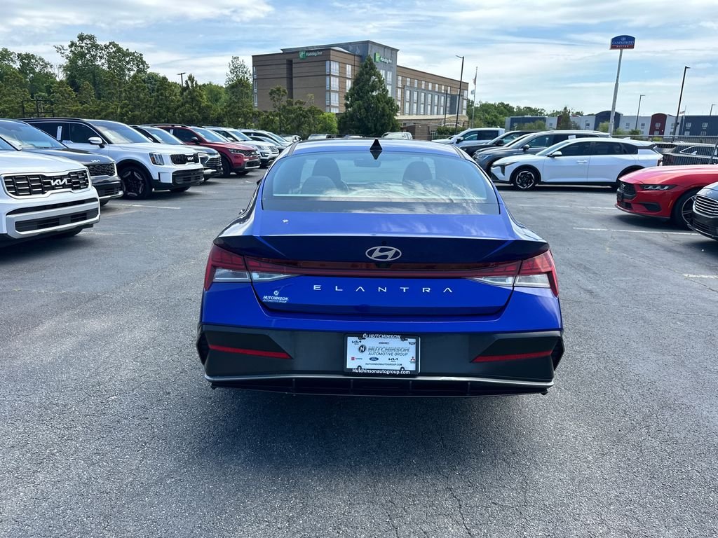 Used 2025 Blue Hyundai SEL Convenience image 6