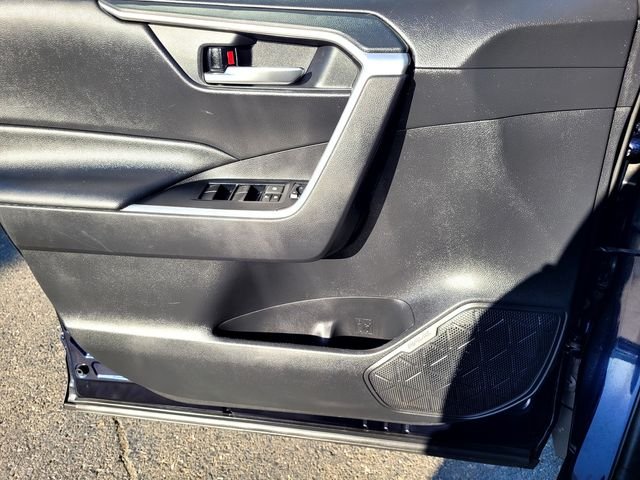 Used 2020  Toyota XLE image 13