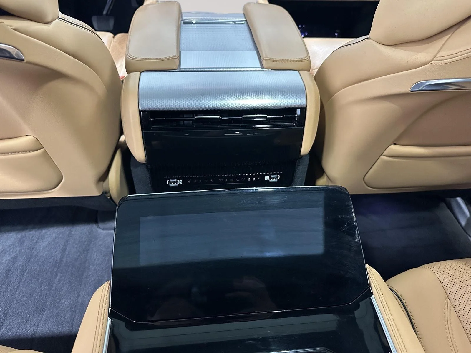 Used 2022 Diamond Black Crystal Pearl Jeep Series III image 21
