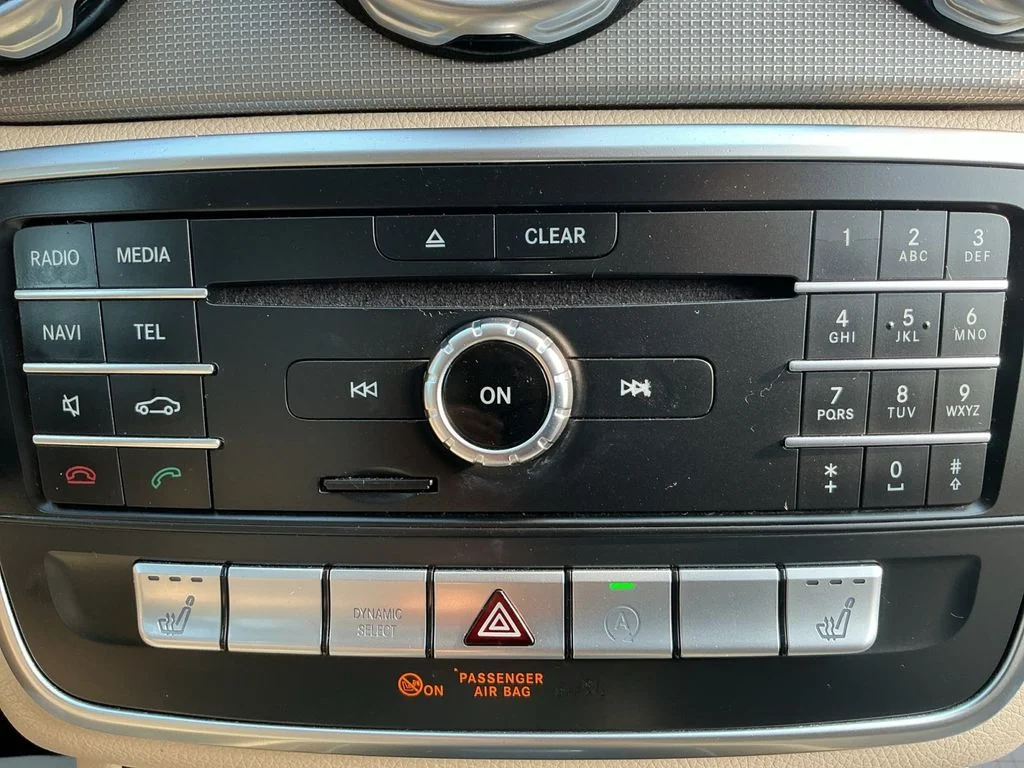 Used 2018 White Mercedes-Benz GLA 250 image 18