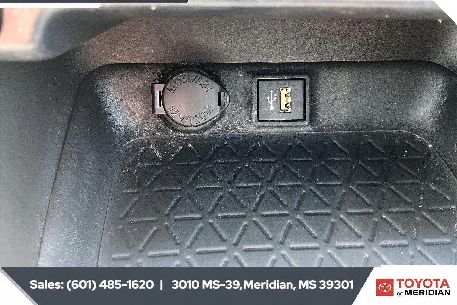 Used 2023 Magnetic Gray Metallic Toyota XLE Premium image 23