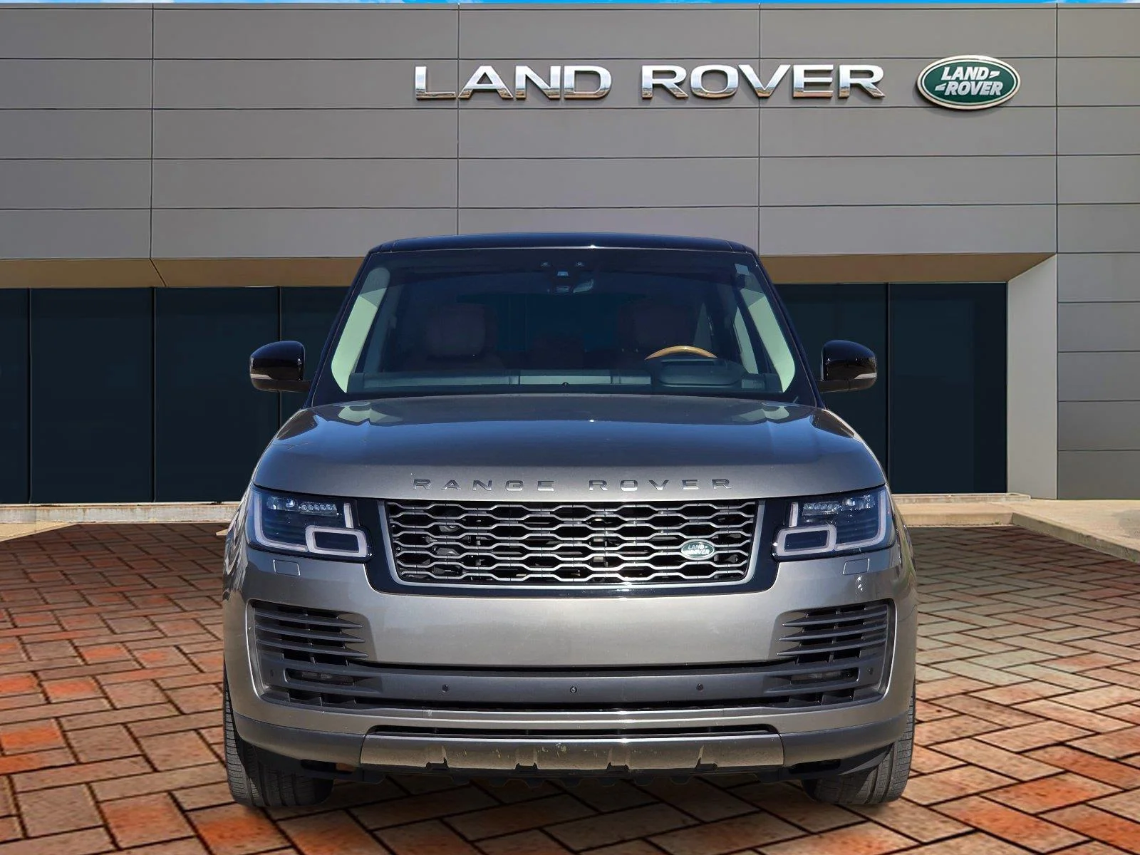 Used 2019 Silicon Silver Premium Metallic Land Rover Autobiography image 2