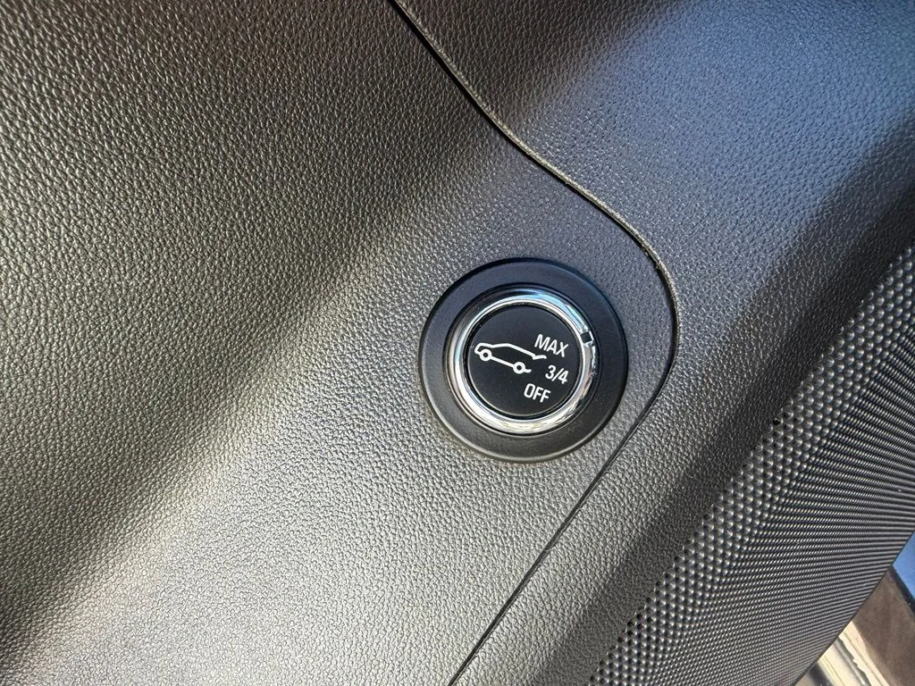 Used 2018 Silver GMC SLE-2 image 11