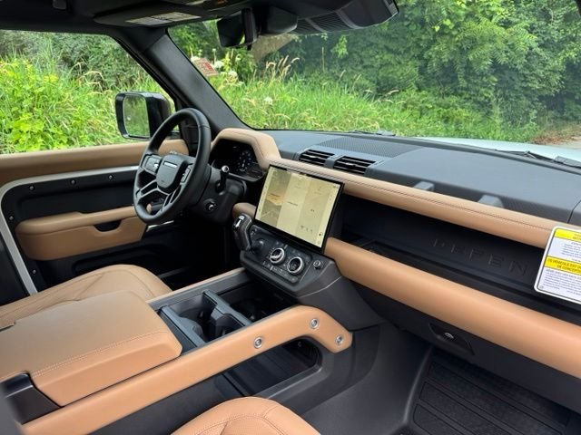 New 2026 Fuji White Land Rover S image 22