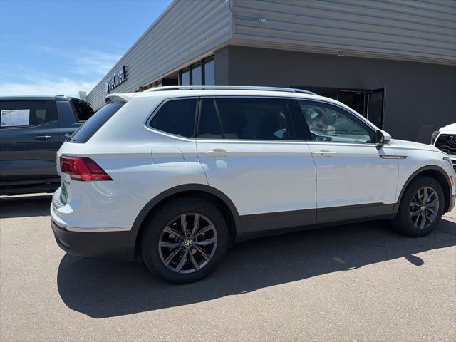 Used 2023 Opal White Pearl Volkswagen SE image 3