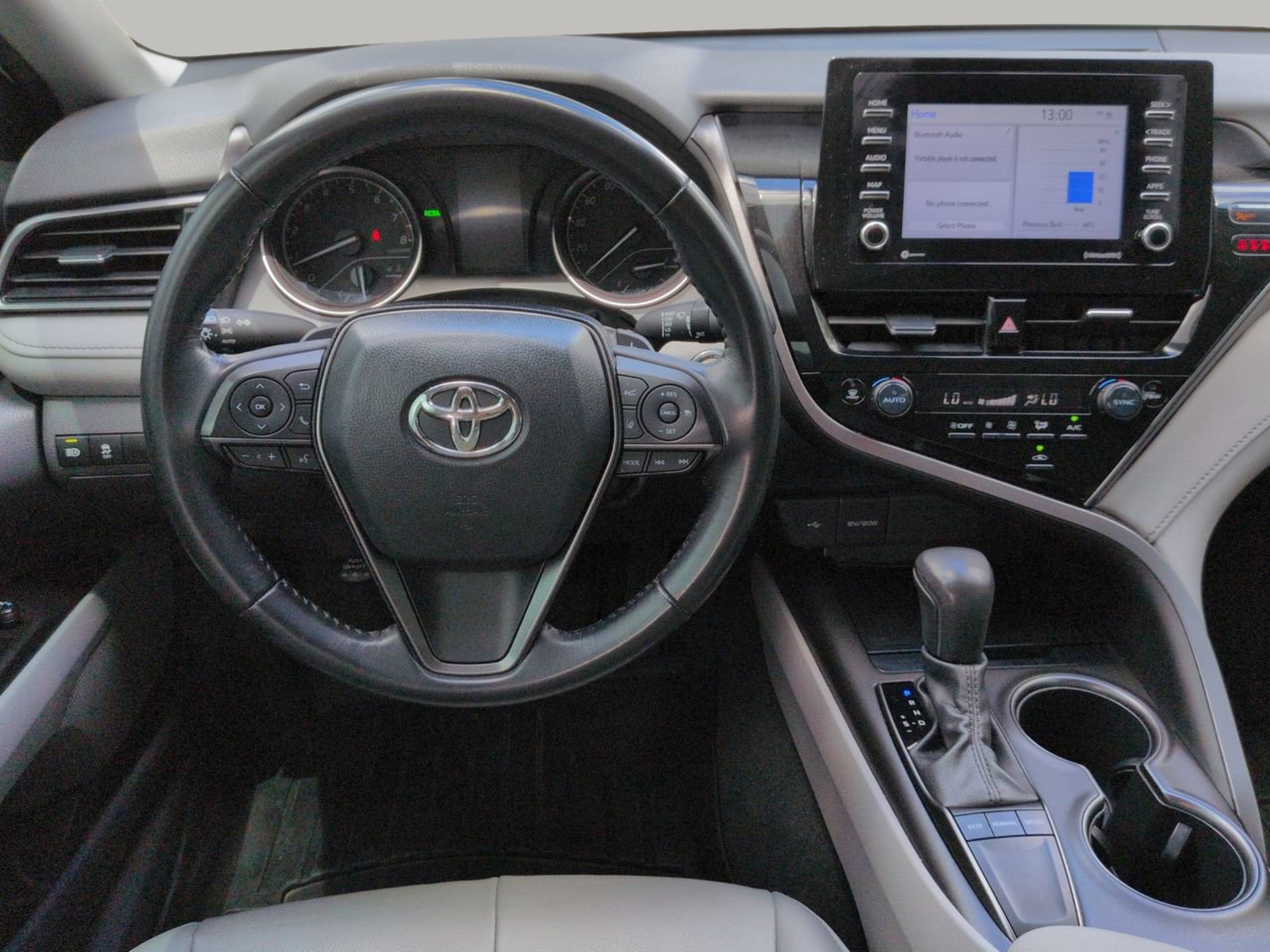 Used 2024 Ice Toyota SE image 18