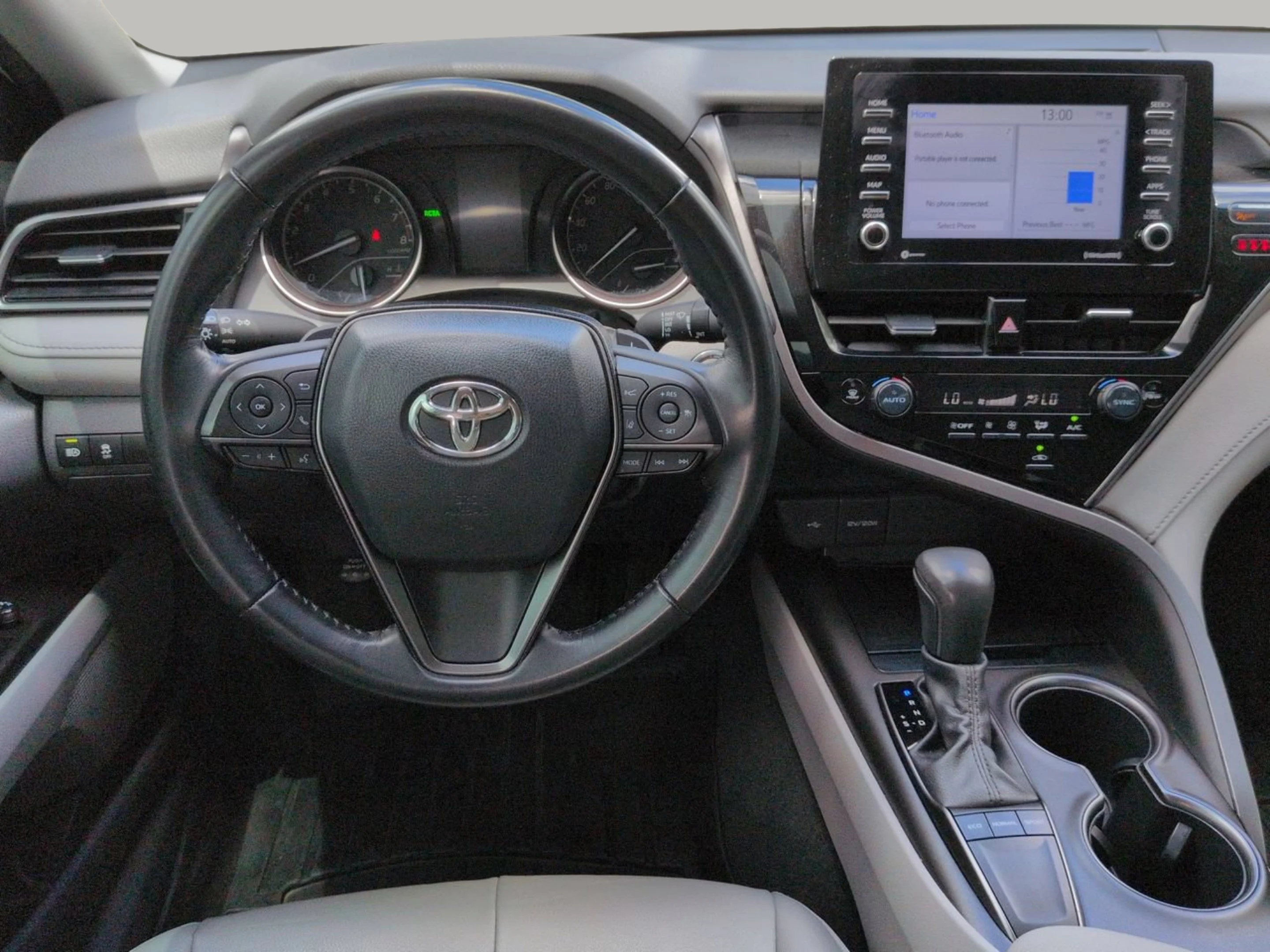 Used 2024 Ice Toyota SE image 18