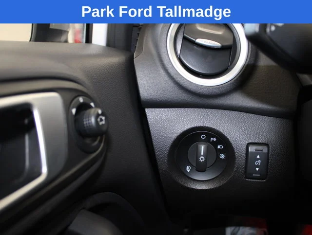 Used 2017 White Platinum Clearcoat Metallic Ford ST image 17
