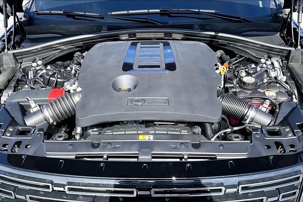 New 2026 CARPATHIAN GREY Land Rover Belgravia Edition image 12