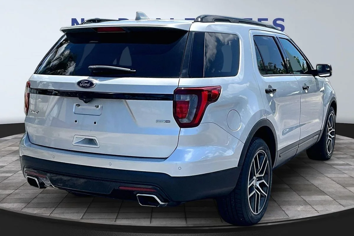 Used 2017  Ford Sport image 6