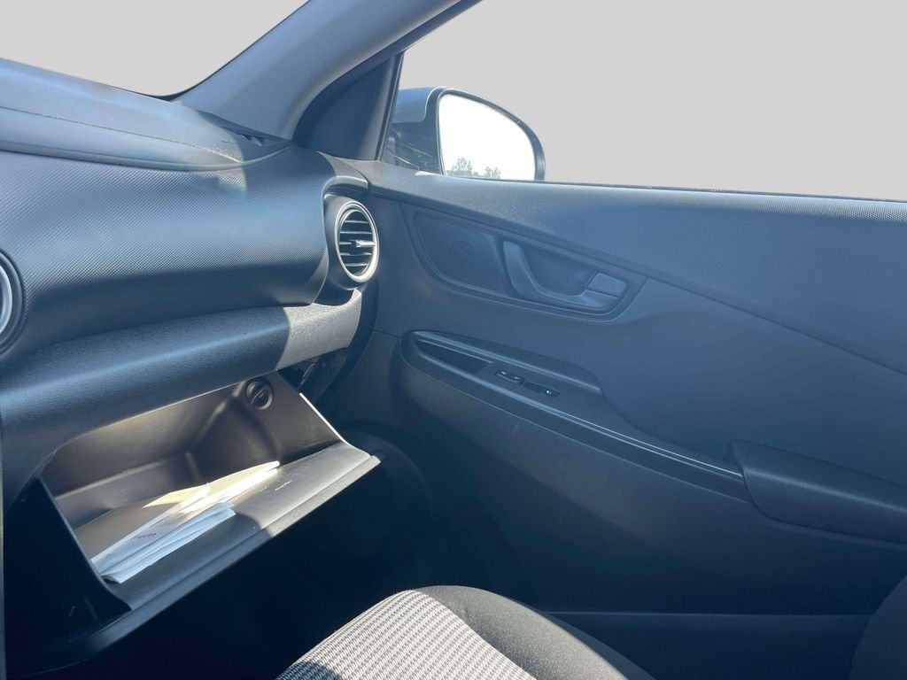 Used 2020 Silver Hyundai SE image 32