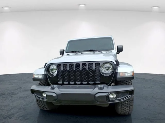 Used 2022 Silver Jeep Sport image 5