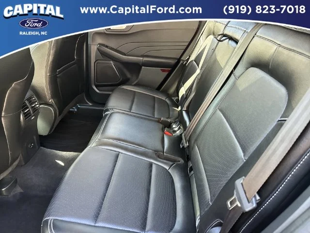 Used 2022 Red Ford SEL image 18