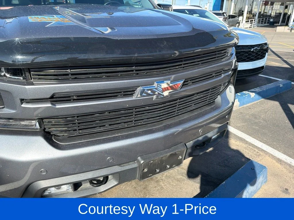 Used 2020 Gray Chevrolet RST image 4