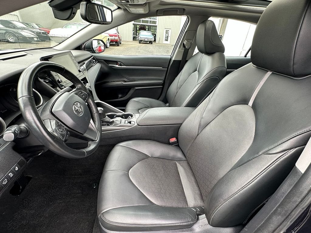 Used 2022  Toyota XSE image 3