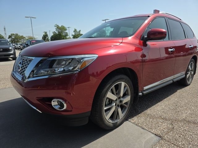 Used 2014 Red Nissan Platinum image 3